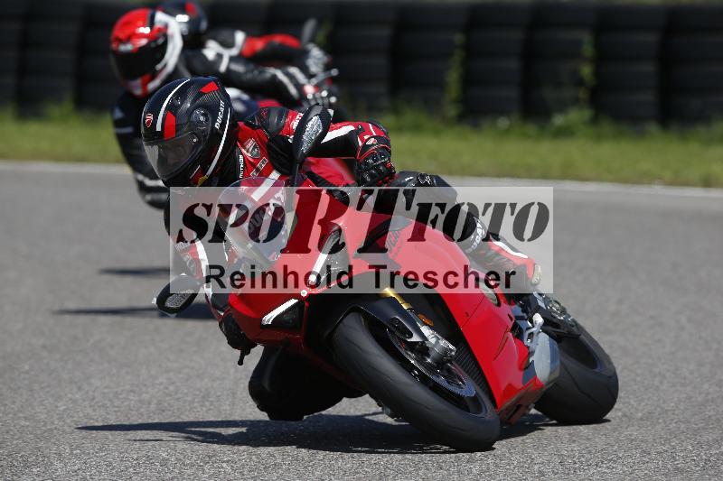 /Archiv-2024/29 12.06.2024 MOTO.CH Track Day ADR/Gruppe rot/ohne Startnummer